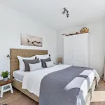 Treibholz: Meerblick, Dachterrasse, Bootsanleger, Badeleiter, Sauna 別荘 *