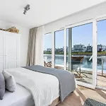 Treibholz: Meerblick, Dachterrasse, Bootsanleger, Badeleiter, Sauna Σπίτι διακοπών Olpenitz
