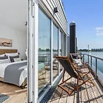 別荘 Treibholz: Meerblick, Dachterrasse, Bootsanleger, Badeleiter, Sauna オルペニッツ