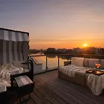 Treibholz: Meerblick, Dachterrasse, Bootsanleger, Badeleiter, Sauna オルペニッツ