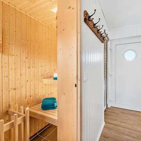Treibholz: Meerblick, Dachterrasse, Bootsanleger, Badeleiter, Sauna Feriehus *