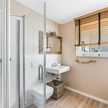 Treibholz: Meerblick, Dachterrasse, Bootsanleger, Badeleiter, Sauna Olpenitz