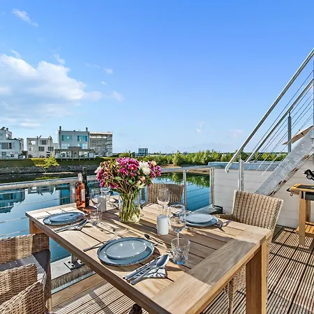 Semesterbostad Treibholz: Meerblick, Dachterrasse, Bootsanleger, Badeleiter, Sauna Olpenitz