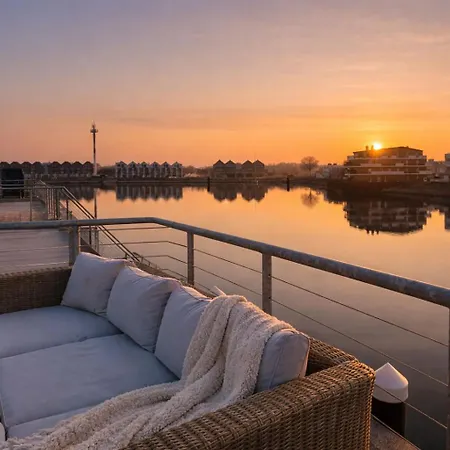 Treibholz: Meerblick, Dachterrasse, Bootsanleger, Badeleiter, Sauna بيت للعطل