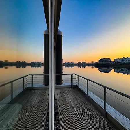 Treibholz: Meerblick, Dachterrasse, Bootsanleger, Badeleiter, Sauna * أوبلينتيز