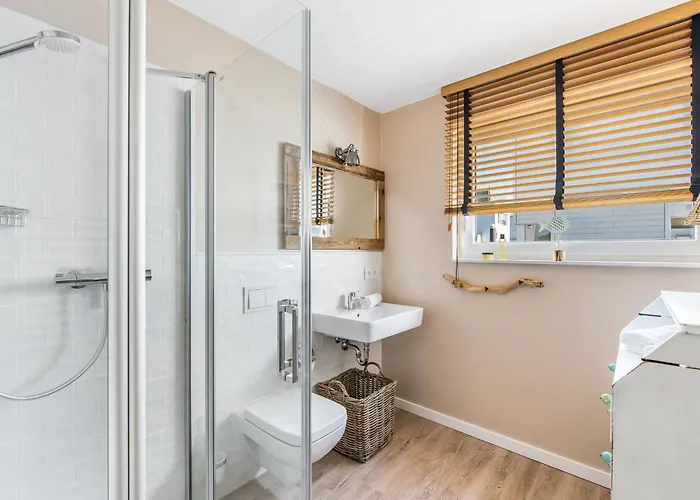 Treibholz: Meerblick, Dachterrasse, Bootsanleger, Badeleiter, Sauna Olpenitz