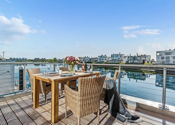 Treibholz: Meerblick, Dachterrasse, Bootsanleger, Badeleiter, Sauna * Olpenitz