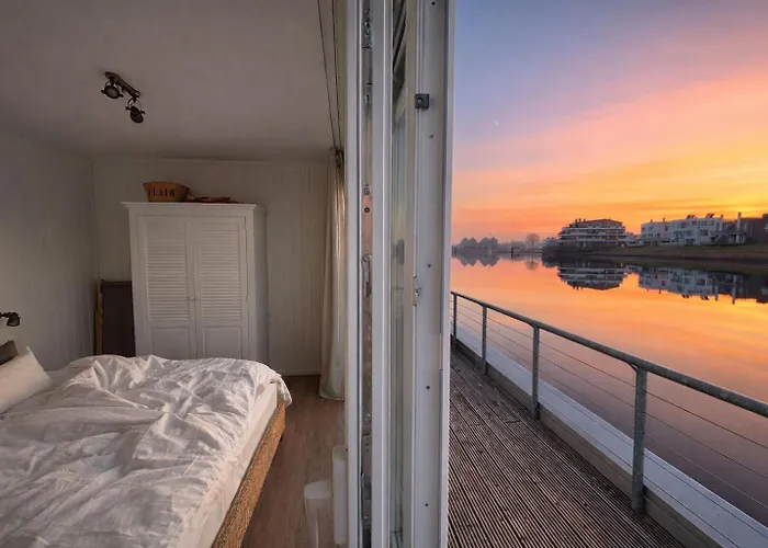 Hébergement de vacances Treibholz: Meerblick, Dachterrasse, Bootsanleger, Badeleiter, Sauna *