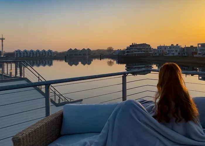 Treibholz: Meerblick, Dachterrasse, Bootsanleger, Badeleiter, Sauna Hébergement de vacances Olpenitz