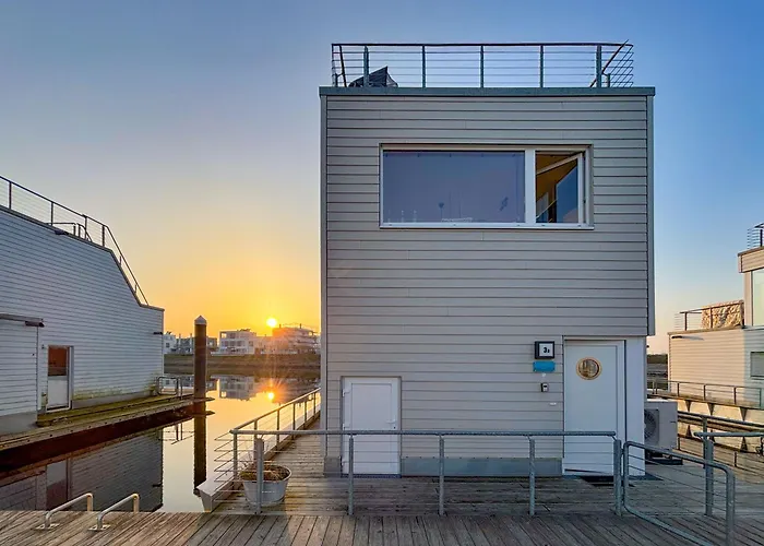 Hébergement de vacances Treibholz: Meerblick, Dachterrasse, Bootsanleger, Badeleiter, Sauna *