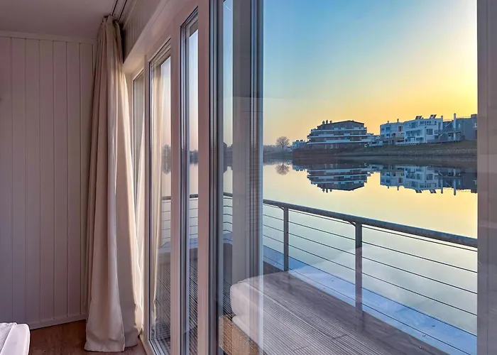 Treibholz: Meerblick, Dachterrasse, Bootsanleger, Badeleiter, Sauna Hébergement de vacances